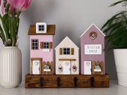 Wieszak na klucze drewniany domki prezent personalizowany Różowa wanilia 