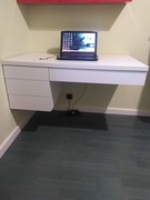 Biurko mocowane do sciany