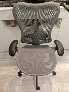 Herman Miller Mirra 2 jak nowy 
