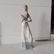 Figurka porcelanowa „Kobieta z bukietem” Miquel Requena Valencia