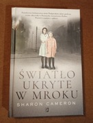 ŚWIATŁO UKRYTE W MROKU  Sharon Cameron