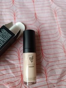 Korektor pod oczy od firmy Younique 