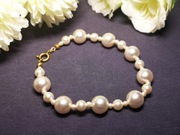 Bransoletka damska z perłowych koralików