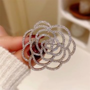 Luksusowa kryształowa broszka róża 4 cm srebrna