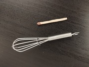 Mała metalowa trzepaczka idealna do zabawy lub mieszania matchy!