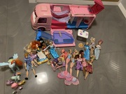 Kamper Barbie z lalkami