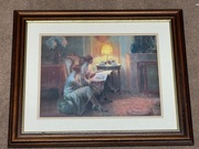 Reprodukcja obrazu – dwie kobiety przy lampie – w ramie drewnianej