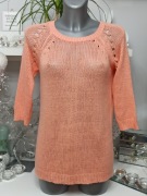 Sweter koralowy z rozcięciem zdobione plecy ażurowy dziurkowany S 36 