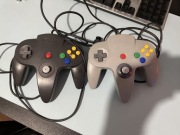 2 Pady do Nintendo 64 czarny i szary uszkodzone
