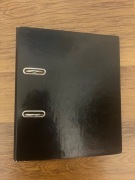 Segregator z dźwignią na duże karteczki