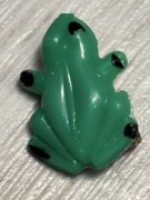 Urocza zielona żabka - plastikowa przypinka / broszka mała vintage dzieci