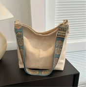 Beżowa torba damska na szerokim pasku