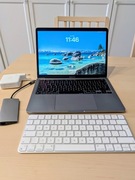 Macbook Pro M1 2020 16GB/256GB ZESTAW (Magic Keyboard, Hub Satechi, Etui)