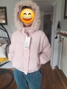 Nowa damska kurtka z kapturem w kolorze pudrowy róż,  rozmiar M. Miś odpina