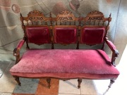 stara przedwojenna sofa