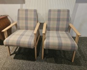 Dwa fotele klubowe PRL, Lisek, po renowacji.