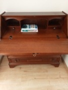 Komoda drewniana Z szufladami. Tel 606686043.