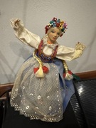 Lalka regionalna Cepelia PRL, „Bomboniera” lata 70., etnograficzne, z metką