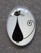 Kaboszon szklany biały z kotem czarnym owalny 2,3x3cm