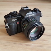 Minolta X-7 z obiektywem 50mm 1,7