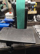 Szlifierka taśmowa stołowa