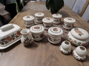 Unikatowy Zestaw Ceramiczny PUŁTUSK – Róże Retro – 11 el. + Maselnica