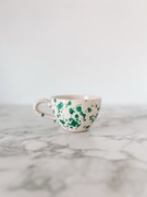 Włoska ceramiczna filiżanka w zielony wzór spruzzi