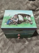 Szkatułka z melodyjką dziewczyna z koniem 