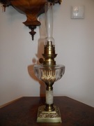 Stara, kolumnowa lampa naftowa