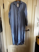 Koszulowa sukienka z ozdobnymi rękawami