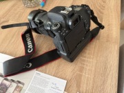 Canon EOS 760D + Obiektyw 18-135 mm IS STM + Grip + Akcesoria [STAN BDB]