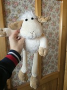 Owieczka z długimi nogami zawieszka przytulanka 