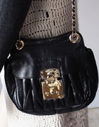 Czarna Torebka Pikowana Miu Skóra Naturalna**Złote Okucia**Mała Elegancka