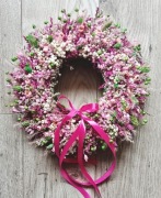 Wianek wiosenny różowy 35cm naturalny boho suszone kwiaty gipsówka 