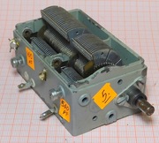 Kondensator powietrzny zmienny 400pF + 500pF ośka 6mm [R2W3]5