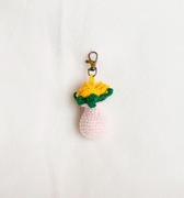 RĘCZNIE ROBIONY BRELOCZEK SZYDEŁKOWY "KWIATUSZKI" – UNIKATOWY DODATEK
