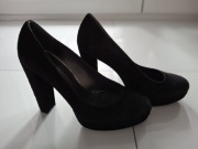 Stuart Weitzman czarne zamszowe czółenka na platformie