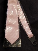 Nowy różowy krawat w paski z jedwabiem Eddie Domani