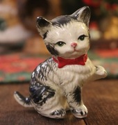 Porcelanowy siedzący KOTEK.