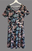 Damska sukienka czarna w kwiaty z krótkim rękawem Bonprix 36/S