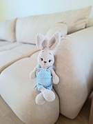 Pluszowy miś w ubranku na szydełku handmade Mikołajki naturalna zabawka 