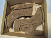 Botki na słupku Lasocki, kolor brązowy, rozmiar 38