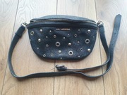 KARL LAGERFELD czarna skórzana nerka z dżetami oryginalna torebka logowana