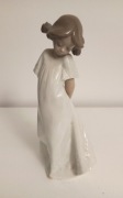 Porcelanowa Figurka NAO by Lladro – Nieśmiała 1989 rok