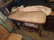 Solidny stół VINTAGE – przedwojenny klasyk do renowacji