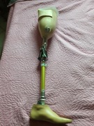 Bardzo  dobrą protezę lewej nogi 