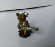 Figurka Ork z wieka splufa i grot ładowacz plastik Warhammer 40k