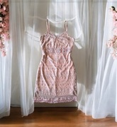 Koronkowa mini sukienka dusty pink sexy brudny róż beż elastyczna L XL