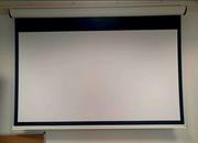 Ekran projekcyjny Adeo Rugby PRO Vision White 16:9