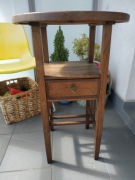 przedwojenny stolik do gry w karty